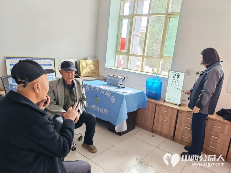 介休市敬老协会孝善行之敬老爱老助老活动----志愿者走进张兰镇张村为老人提供爱心理发体检等服务传递温情与善意让尊老敬老之风尚蔚然成风 - 第10张