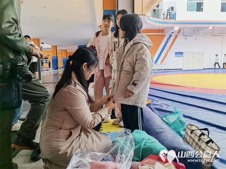 跨龄传温暖跨域献大爱----太原市烛光志愿服务中心对生活困难的困境儿童群体心系孩子冷暖情牵孩童成长筹备了厚实的防寒衣物实用的保温杯以及齐全的洗漱生活用品为孩子们筑牢温暖的过冬防线 - 第5张 - 山西公益人 跨龄传温暖跨域献大爱----太原市烛光志愿服务中心对生活困难的困境儿童群体心系孩子冷暖情牵孩童成长筹备了厚实的防寒衣物实用的保温杯以及齐全的洗漱生活用品为孩子们筑牢温暖的过冬防线 - 第5张