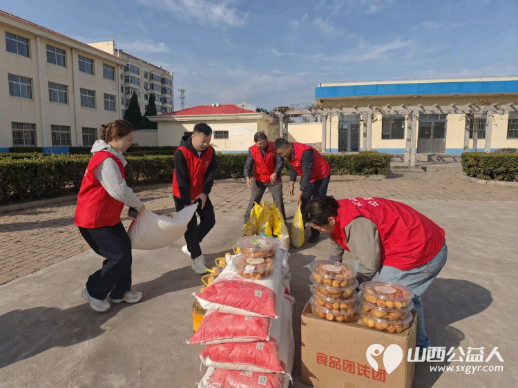 重阳敬老情暖夕阳----长治市圆梦公益协会组织二十名爱心志愿者来到屯留区渔泽镇第二养老服务中心开展公益慰问活动用暖心陪伴精彩文艺节目与爱心物资为院内老人们送上节日的祝福 - 第3张