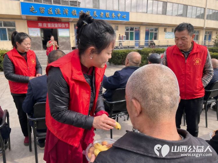 重阳敬老情暖夕阳----长治市圆梦公益协会组织二十名爱心志愿者来到屯留区渔泽镇第二养老服务中心开展公益慰问活动用暖心陪伴精彩文艺节目与爱心物资为院内老人们送上节日的祝福 - 第28张