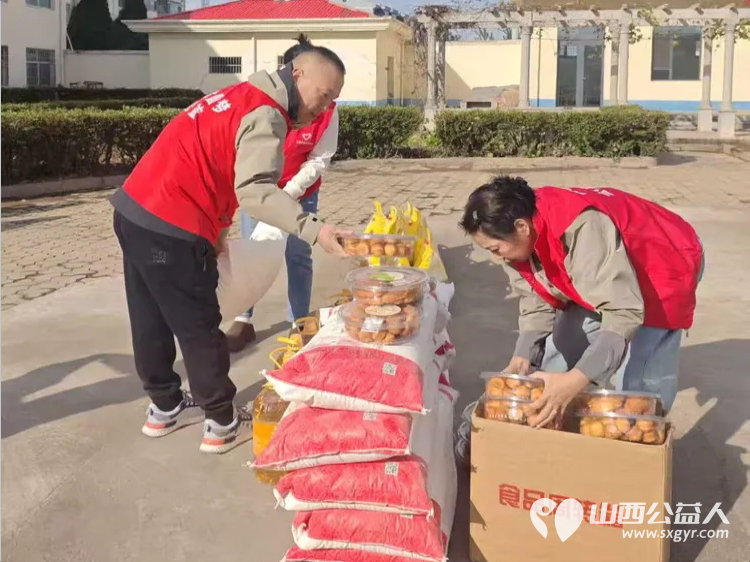 重阳敬老情暖夕阳----长治市圆梦公益协会组织二十名爱心志愿者来到屯留区渔泽镇第二养老服务中心开展公益慰问活动用暖心陪伴精彩文艺节目与爱心物资为院内老人们送上节日的祝福 - 第20张