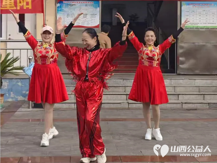 重阳敬老情暖夕阳----长治市圆梦公益协会组织二十名爱心志愿者来到屯留区渔泽镇第二养老服务中心开展公益慰问活动用暖心陪伴精彩文艺节目与爱心物资为院内老人们送上节日的祝福 - 第7张