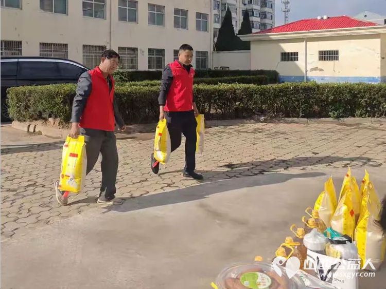 重阳敬老情暖夕阳----长治市圆梦公益协会组织二十名爱心志愿者来到屯留区渔泽镇第二养老服务中心开展公益慰问活动用暖心陪伴精彩文艺节目与爱心物资为院内老人们送上节日的祝福 - 第16张