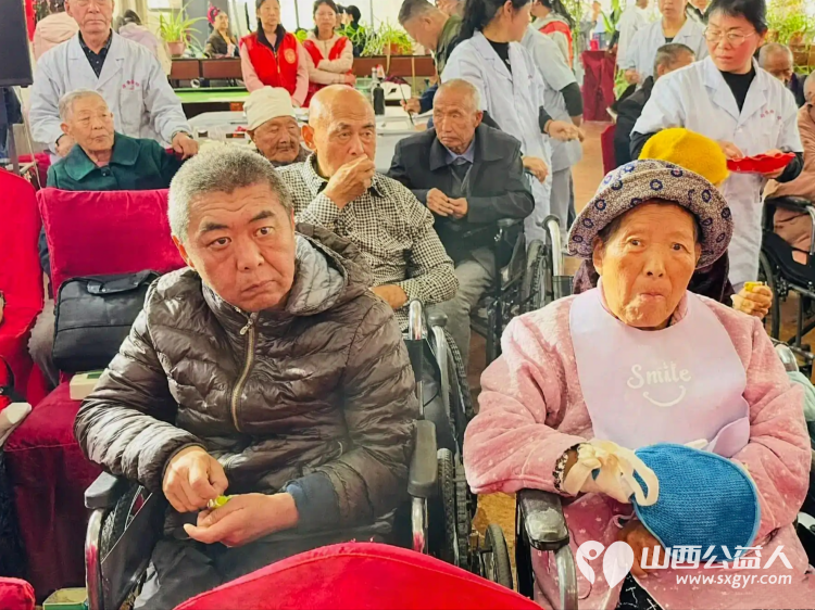 情暖重阳爱满东篱----长治市小雨点公益志愿者协会走进东篱养老院开展敬老活动以义务理发文艺演出物资慰问等方式为院内老人送去节日的陪伴与温暖 - 第18张