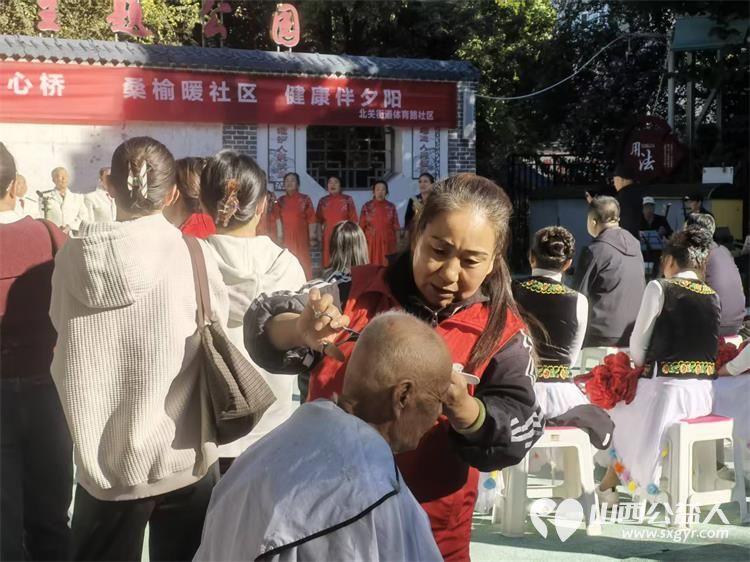 志愿服务进社区健康活动暖人心----介休市敬老协会2026年10月21日走进北关街道体育路社区为社区所有老人爱心理发义诊等多项贴心服务 - 第18张 - 山西公益人 志愿服务进社区健康活动暖人心----介休市敬老协会2026年10月21日走进北关街道体育路社区为社区所有老人爱心理发义诊等多项贴心服务 - 第18张