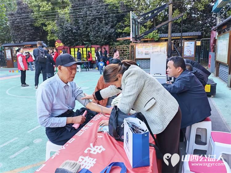 志愿服务进社区健康活动暖人心----介休市敬老协会2026年10月21日走进北关街道体育路社区为社区所有老人爱心理发义诊等多项贴心服务 - 第28张 - 山西公益人 志愿服务进社区健康活动暖人心----介休市敬老协会2026年10月21日走进北关街道体育路社区为社区所有老人爱心理发义诊等多项贴心服务 - 第28张