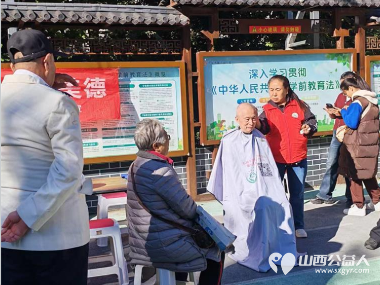 志愿服务进社区健康活动暖人心----介休市敬老协会2026年10月21日走进北关街道体育路社区为社区所有老人爱心理发义诊等多项贴心服务 - 第13张 - 山西公益人 志愿服务进社区健康活动暖人心----介休市敬老协会2026年10月21日走进北关街道体育路社区为社区所有老人爱心理发义诊等多项贴心服务 - 第13张