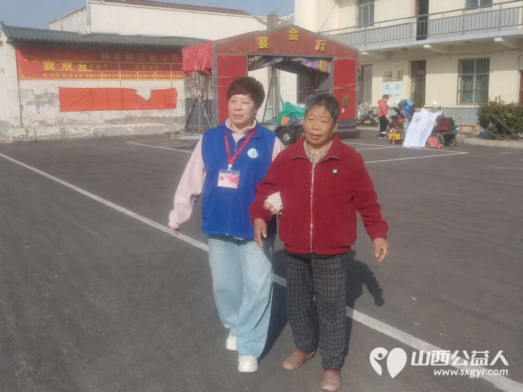 俯身为善天地宽----长治市小雨点公益志愿者协会在潞州区堠北庄街道杨暴村给大家义务理发也祝所有老人们重阳节快乐 - 第12张