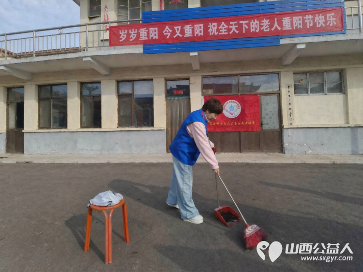 俯身为善天地宽----长治市小雨点公益志愿者协会在潞州区堠北庄街道杨暴村给大家义务理发也祝所有老人们重阳节快乐 - 第13张