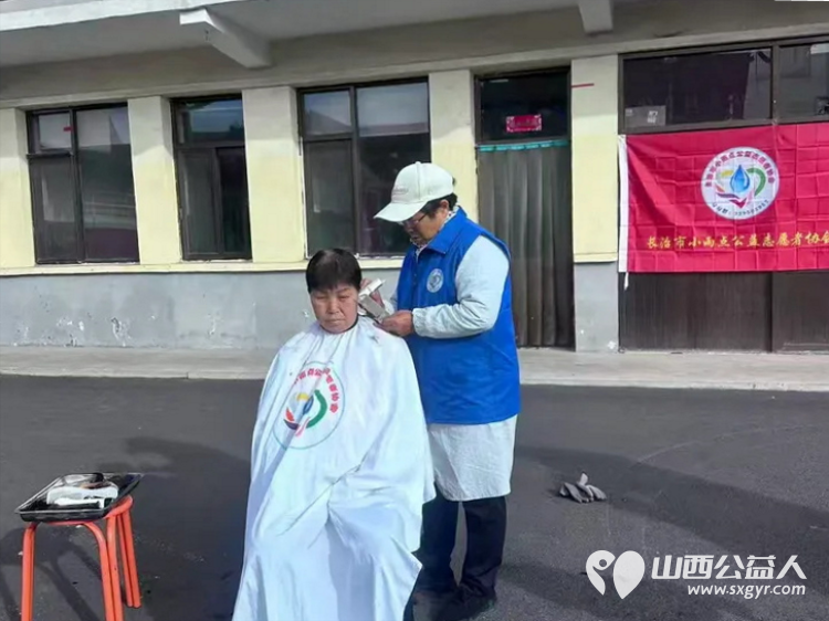 俯身为善天地宽----长治市小雨点公益志愿者协会在潞州区堠北庄街道杨暴村给大家义务理发也祝所有老人们重阳节快乐 - 第9张