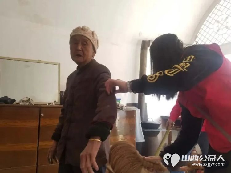 岁岁重阳秋意浓孝善新风润离石----吕梁市离石区青年志愿者协会作为敬老助老榜样愿我们继续做那件最朴素的事把常来变成承诺把陪伴变做成长愿每一位老人在岁月的晚年都能被一群年轻人温柔以待 - 第6张
