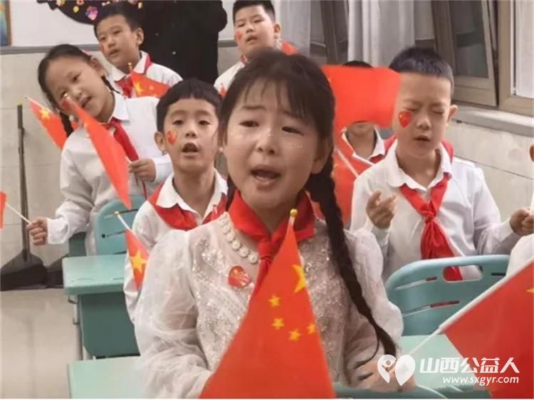 泓涵家国情怀博筑少年德行----太原市晋源区第八实验小学迎国庆“泓博”少年红歌展示活动全体师生齐聚校园以红歌润童心以旋律颂祖国以初心致韶华用最真挚的童声唱响时代赞歌 - 第2张
