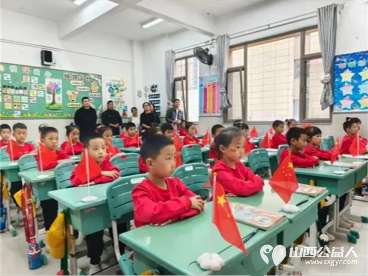 泓涵家国情怀博筑少年德行----太原市晋源区第八实验小学迎国庆“泓博”少年红歌展示活动全体师生齐聚校园以红歌润童心以旋律颂祖国以初心致韶华用最真挚的童声唱响时代赞歌 - 第7张