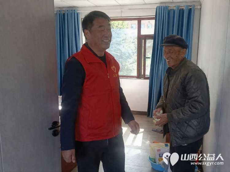 九九重阳节浓浓敬老情----繁峙县应急救援协会砂河支队走进东山敬老院志愿者们带来精彩文艺演绎为院内老人送上欢乐与节日祝福 - 第7张