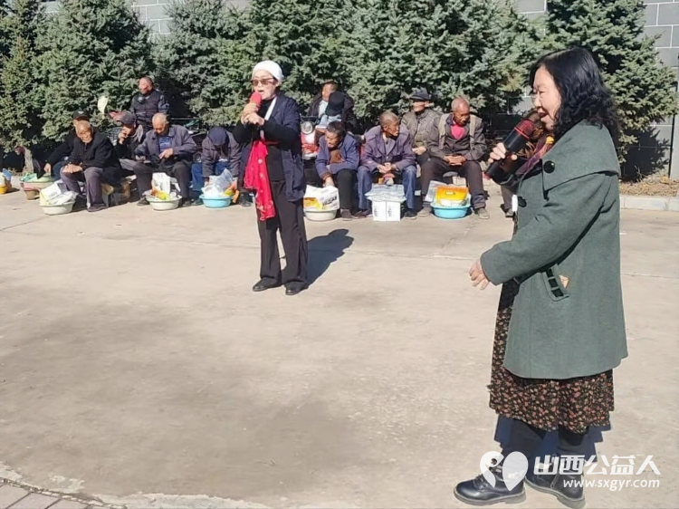 九九重阳节浓浓敬老情----繁峙县应急救援协会砂河支队走进东山敬老院志愿者们带来精彩文艺演绎为院内老人送上欢乐与节日祝福 - 第6张