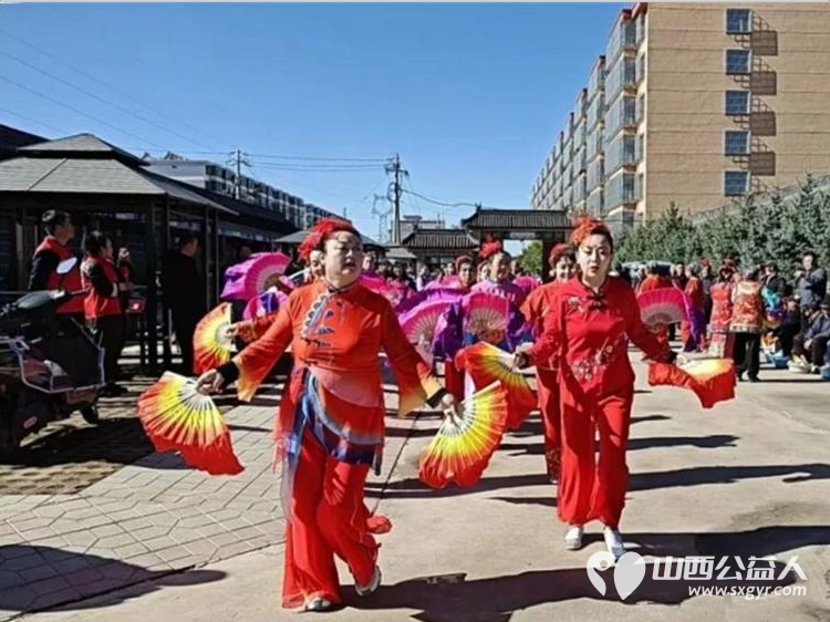 九九重阳节浓浓敬老情----繁峙县应急救援协会砂河支队走进东山敬老院志愿者们带来精彩文艺演绎为院内老人送上欢乐与节日祝福 - 第3张