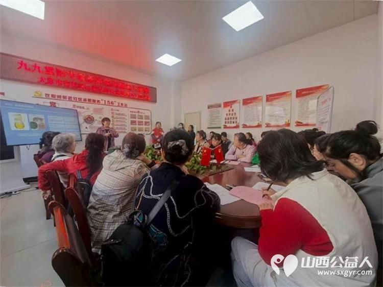 九九重阳节山西省军区社区精心组织开展了免费理发健康知识讲座免费肖像拍摄文艺节目表演等一系列重阳节暖心便民活动让老人们度过了一个温馨祥和热闹的节日 - 第2张 - 山西公益人 九九重阳节山西省军区社区精心组织开展了免费理发健康知识讲座免费肖像拍摄文艺节目表演等一系列重阳节暖心便民活动让老人们度过了一个温馨祥和热闹的节日 - 第2张