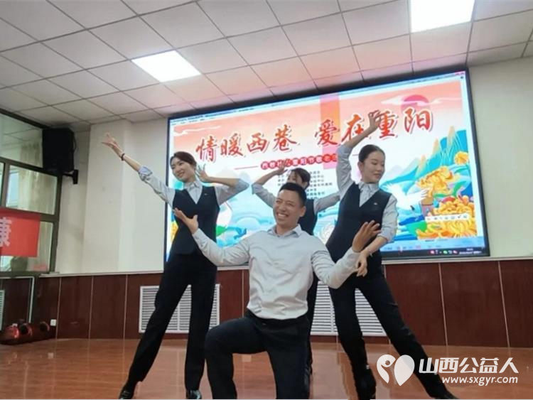 歌舞相伴暖重阳志愿服务进西巷----晋城市为老服务协会联合晋城市各志愿服务队按计划走进西巷倾情开展重阳节志愿服务活动文艺汇演+便民服务的形式陪伴辖区老人欢度佳节 - 第6张 - 山西公益人 歌舞相伴暖重阳志愿服务进西巷----晋城市为老服务协会联合晋城市各志愿服务队按计划走进西巷倾情开展重阳节志愿服务活动文艺汇演+便民服务的形式陪伴辖区老人欢度佳节 - 第6张