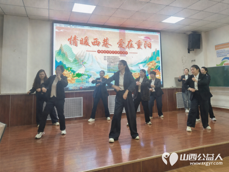 歌舞相伴暖重阳志愿服务进西巷----晋城市为老服务协会联合晋城市各志愿服务队按计划走进西巷倾情开展重阳节志愿服务活动文艺汇演+便民服务的形式陪伴辖区老人欢度佳节 - 第4张 - 山西公益人 歌舞相伴暖重阳志愿服务进西巷----晋城市为老服务协会联合晋城市各志愿服务队按计划走进西巷倾情开展重阳节志愿服务活动文艺汇演+便民服务的形式陪伴辖区老人欢度佳节 - 第4张