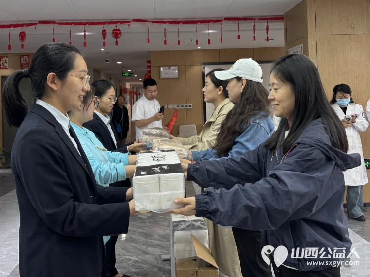 农工党省直十支部联合中铁十七局中心医院支部重阳节走进太原市和熹老年公寓开展情暖重阳健康义诊活动用贴心陪伴温暖老人 - 第3张 - 山西公益人 农工党省直十支部联合中铁十七局中心医院支部重阳节走进太原市和熹老年公寓开展情暖重阳健康义诊活动用贴心陪伴温暖老人 - 第3张