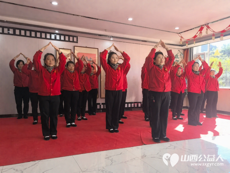 情暖金秋爱满庭院----太原骑游协会联合山西爱尔眼科赴比家美养护院慰问演出圆满落幕让每一位长者的晚年生活都如夕阳般绚烂温暖 - 第3张 - 山西公益人 情暖金秋爱满庭院----太原骑游协会联合山西爱尔眼科赴比家美养护院慰问演出圆满落幕让每一位长者的晚年生活都如夕阳般绚烂温暖 - 第3张