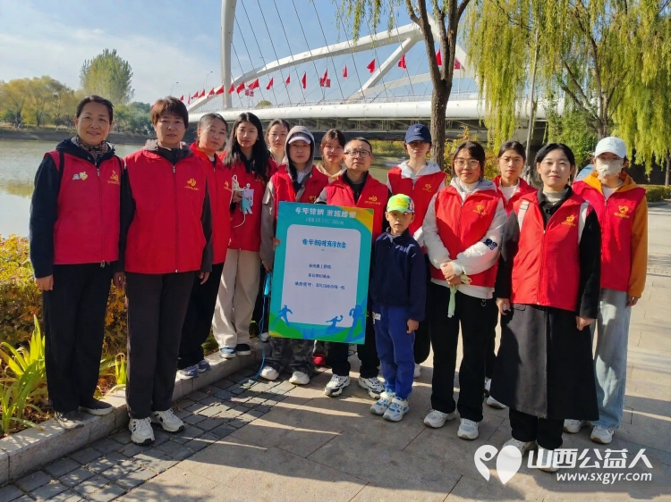 志愿护河奔跑同行----忻州市爱心公益协会组织50余名志愿者助力幸福河湖马拉松公益活动沿途认真捡拾河岸枯枝落叶白色垃圾与各类杂物细致清理河道整治河岸环境卫生 - 第13张