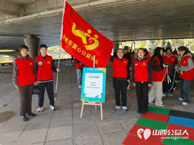 志愿护河奔跑同行----忻州市爱心公益协会组织50余名志愿者助力幸福河湖马拉松公益活动沿途认真捡拾河岸枯枝落叶白色垃圾与各类杂物细致清理河道整治河岸环境卫生 - 第12张