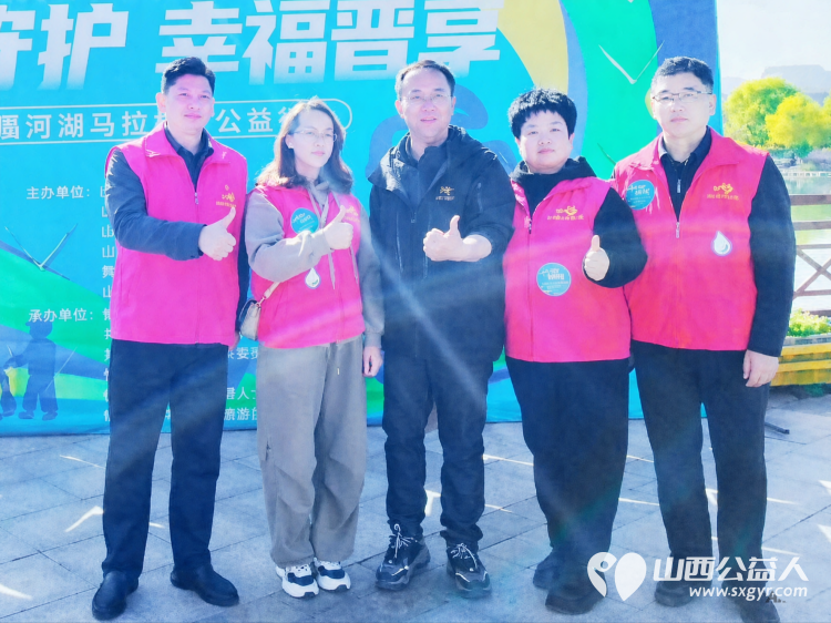 志愿护河奔跑同行----忻州市爱心公益协会组织50余名志愿者助力幸福河湖马拉松公益活动沿途认真捡拾河岸枯枝落叶白色垃圾与各类杂物细致清理河道整治河岸环境卫生 - 第4张