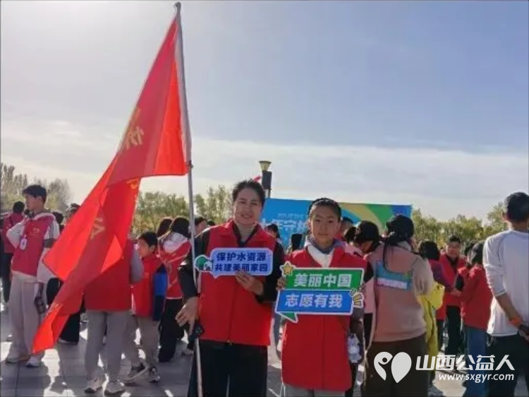 志愿护河奔跑同行----忻州市爱心公益协会组织50余名志愿者助力幸福河湖马拉松公益活动沿途认真捡拾河岸枯枝落叶白色垃圾与各类杂物细致清理河道整治河岸环境卫生 - 第9张