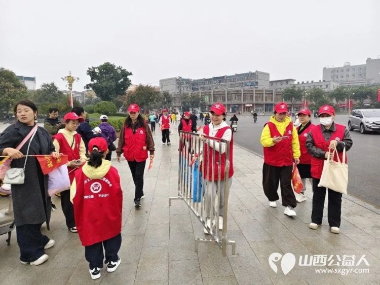 志愿护航马拉松温情守护文明路----临汾半程马拉松开跑临汾市文明交通志愿者协会组织志愿者配合交警开展交通保障志愿服务在鼓楼至水厂十字岗为赛事保驾护航 - 第3张 - 山西公益人 志愿护航马拉松温情守护文明路----临汾半程马拉松开跑临汾市文明交通志愿者协会组织志愿者配合交警开展交通保障志愿服务在鼓楼至水厂十字岗为赛事保驾护航 - 第3张