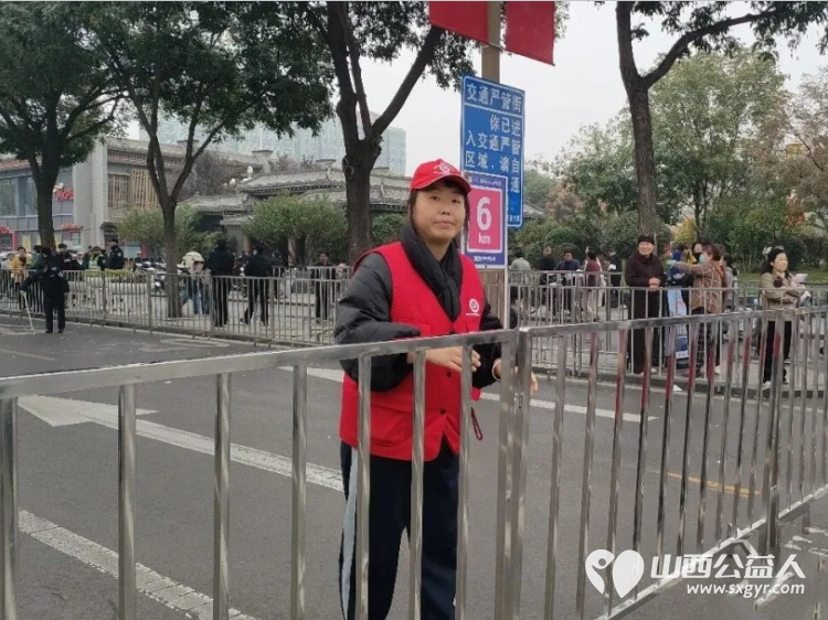 志愿护航马拉松温情守护文明路----临汾半程马拉松开跑临汾市文明交通志愿者协会组织志愿者配合交警开展交通保障志愿服务在鼓楼至水厂十字岗为赛事保驾护航 - 第10张 - 山西公益人 志愿护航马拉松温情守护文明路----临汾半程马拉松开跑临汾市文明交通志愿者协会组织志愿者配合交警开展交通保障志愿服务在鼓楼至水厂十字岗为赛事保驾护航 - 第10张