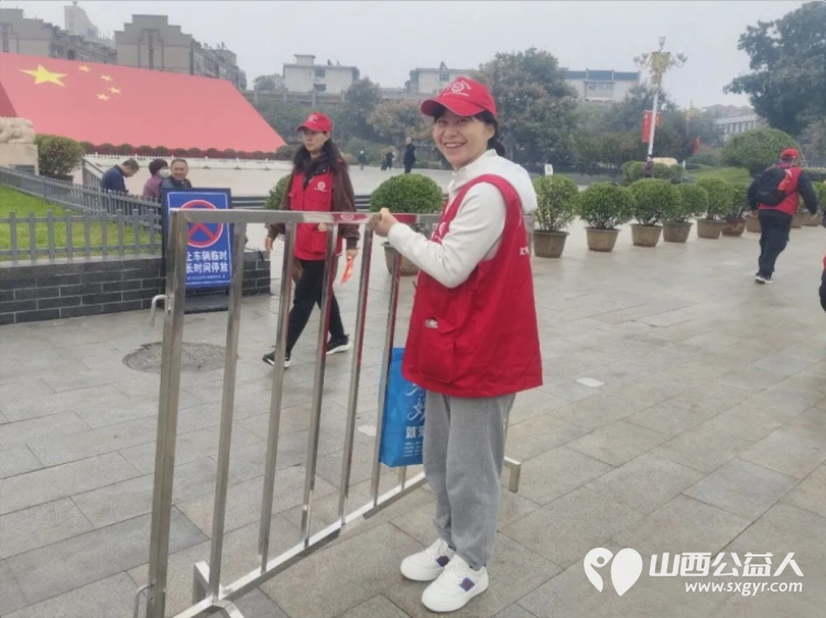 志愿护航马拉松温情守护文明路----临汾半程马拉松开跑临汾市文明交通志愿者协会组织志愿者配合交警开展交通保障志愿服务在鼓楼至水厂十字岗为赛事保驾护航 - 第7张 - 山西公益人 志愿护航马拉松温情守护文明路----临汾半程马拉松开跑临汾市文明交通志愿者协会组织志愿者配合交警开展交通保障志愿服务在鼓楼至水厂十字岗为赛事保驾护航 - 第7张