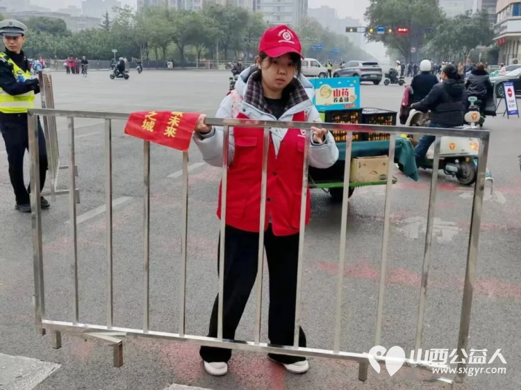 志愿护航马拉松温情守护文明路----临汾半程马拉松开跑临汾市文明交通志愿者协会组织志愿者配合交警开展交通保障志愿服务在鼓楼至水厂十字岗为赛事保驾护航 - 第9张 - 山西公益人 志愿护航马拉松温情守护文明路----临汾半程马拉松开跑临汾市文明交通志愿者协会组织志愿者配合交警开展交通保障志愿服务在鼓楼至水厂十字岗为赛事保驾护航 - 第9张