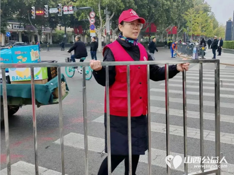 志愿护航马拉松温情守护文明路----临汾半程马拉松开跑临汾市文明交通志愿者协会组织志愿者配合交警开展交通保障志愿服务在鼓楼至水厂十字岗为赛事保驾护航 - 第6张 - 山西公益人 志愿护航马拉松温情守护文明路----临汾半程马拉松开跑临汾市文明交通志愿者协会组织志愿者配合交警开展交通保障志愿服务在鼓楼至水厂十字岗为赛事保驾护航 - 第6张