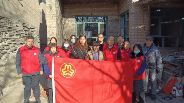 介休市敬老协会敬老爱老助老行动去张兰镇田堡村入户特困老人86岁米积盈家