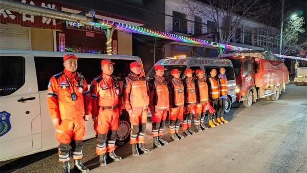 山西省晋中新青年高校志愿者联合服务中心选派应急救援工作处应急志愿者携带爱心救灾物资千里驰援甘肃