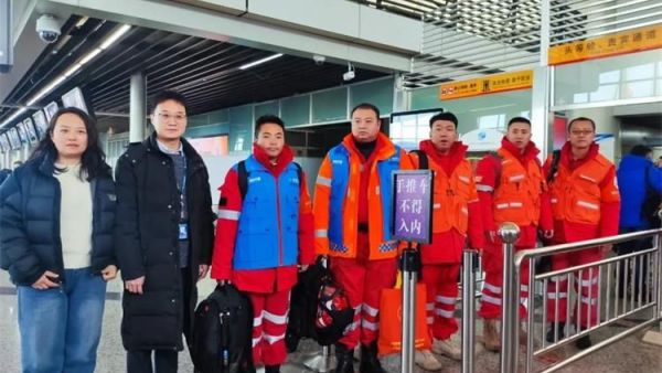 天龙救援队千里驰援 ，山西天龙救援队携带救援装备奔赴甘肃临夏地震灾区前线