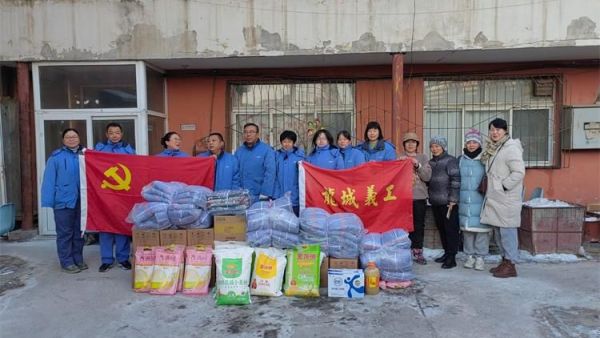 龙城义工志愿者冬至节气去养老院为福利厂退休残障孤寡老人包饺子活动