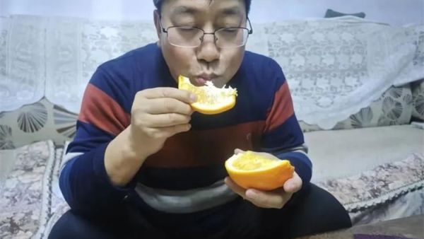 吕梁市离石区青年志愿者协会致敬行善者项目组 联合深圳市建辉慈善基金会给山西的行善者邮寄赣南脐橙