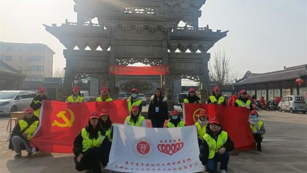 晋中新青年高校志愿者联合服务中心组织返乡大学生参加晋中中国年货节志愿服务