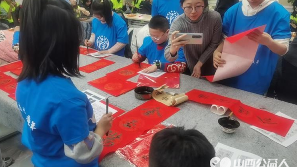 太原市蚂蚁力量在儿童友好试点社区营坊街社区举行残健共融迎新送福活动