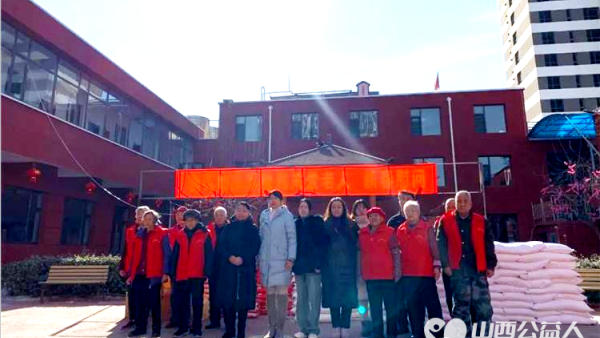 杏花岭区民政局关爱老人带着党和政府的关怀来到太原市比家美养老院送来米面油进行新春慰问