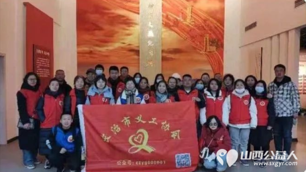 长治市义工协会组织义工探望长治市义工协会中的老义工也去探望了老兵家庭为他们送上温暖与慰问