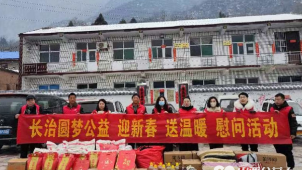 长治市圆梦公益志愿者们来到了平顺县石城镇大坪村对11户生活比较困难的老人们进行慰问赠送米面油