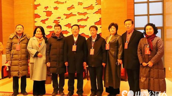 山西省省城学雷锋志愿者总团王素娟参加城乡融通.助农惠民2024山西乡村振兴年货大集