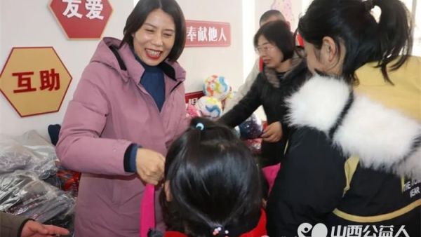 运城市妇联一行深入盐湖区第一时间志愿者协会开展 真情暖童心相伴护成长 慰问困境儿童活动让孩子们切身感受到关心关怀