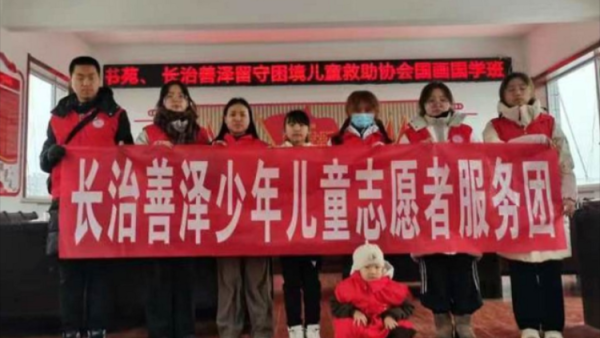 长治善泽留守困境儿童救助协会国学国画书法班组织写春联和画国画活动送给贫困的家庭