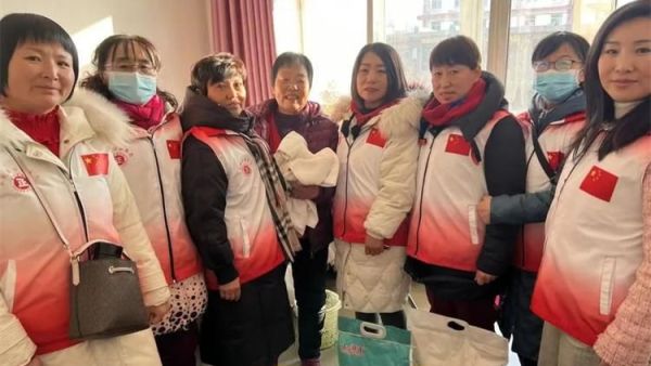 奉献社会爱心同行 正能量公益暖冬行动长治潞州区志愿者团队一队慰问走访困难家庭