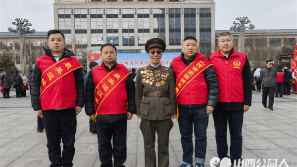 山西省爱国拥军模范何作冻,山西省最美退役军人孟宏志参加了由小店区学雷锋.文明实践我行动志愿者活动开展了爱国主义教育法宣传志愿服务