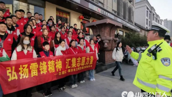 临汾市文明交通志愿者协会持续开展文明交通志愿活动临汾三中师生志愿者在向阳路十字岗上岗